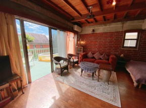 猫とピアノと星空のリゾートブティックコテージ -Starry Forest Cottage Okinawa-